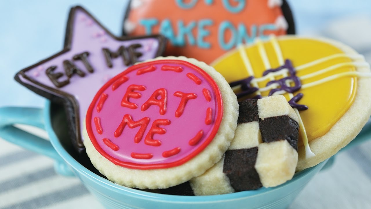 Alice In Wonderland 'eat Me' Cookies