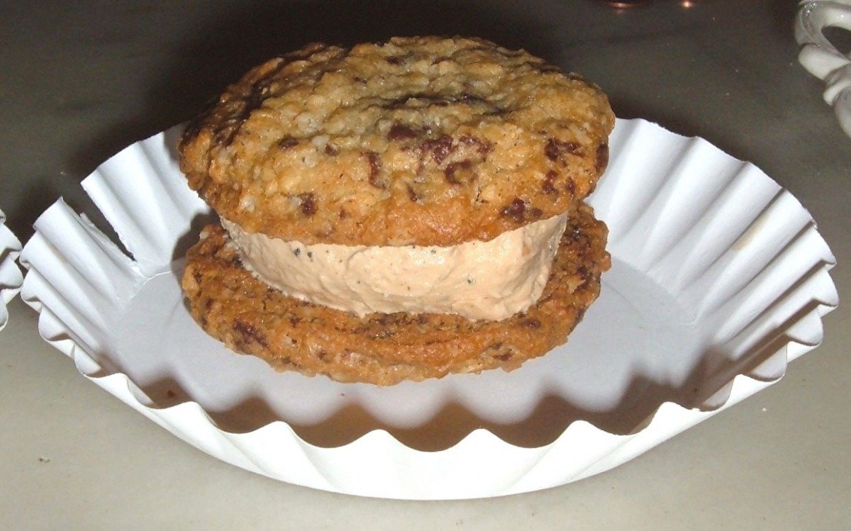 Ny Food Tour  Chocolate Chip Cookie Vanilla Gelato Sandwich At
