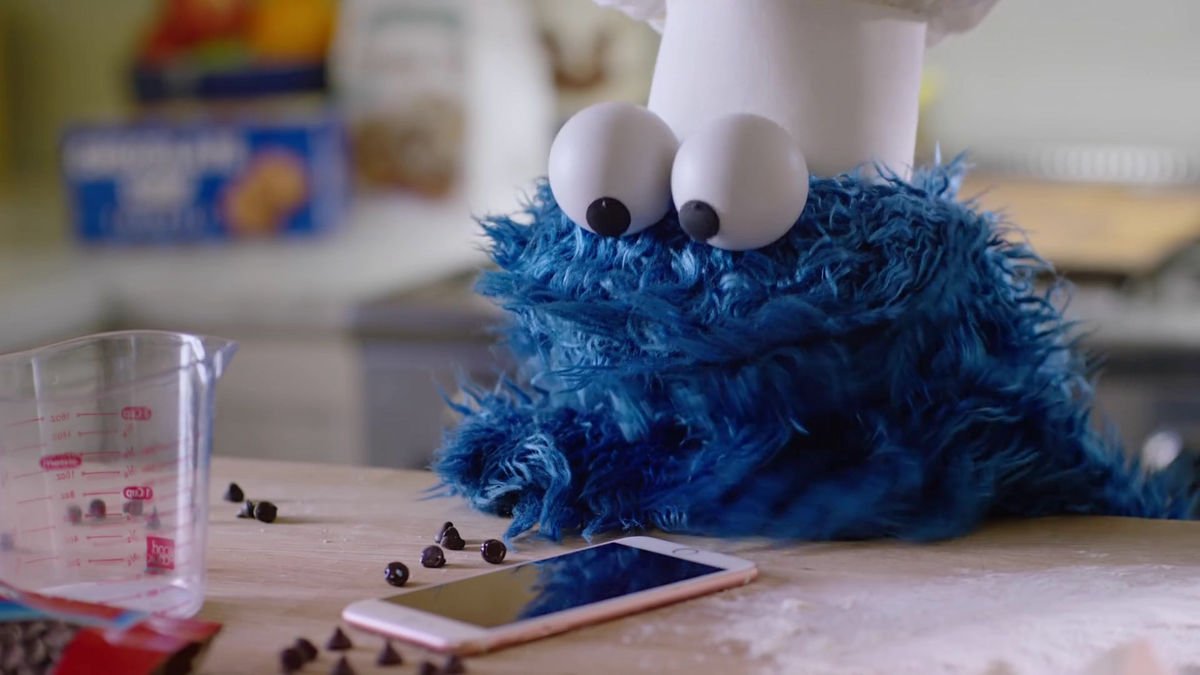 Cookie Monster Launches Siri On Iphone And Burns Cookie With Voice