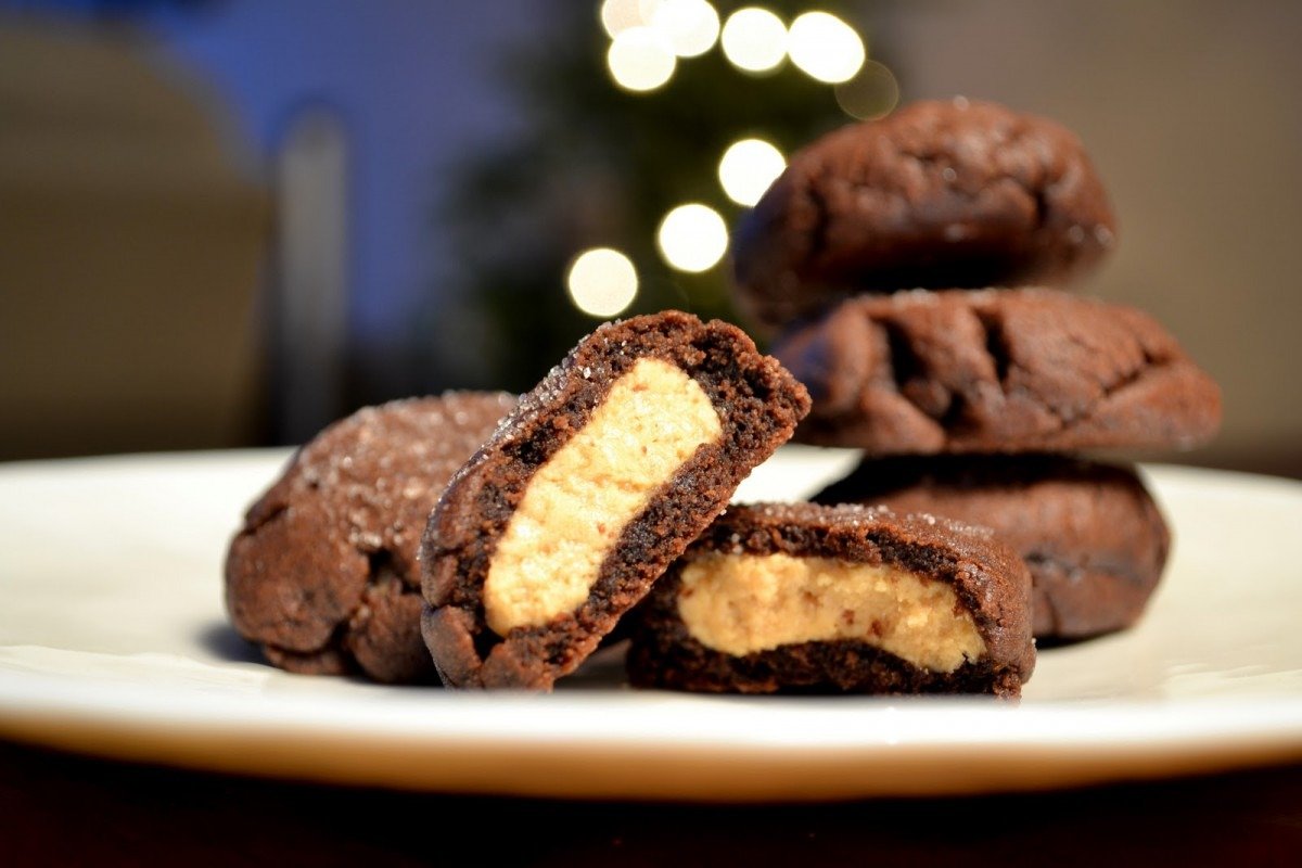 Hardly Housewives  Peanut Butter Stuffed Cookies